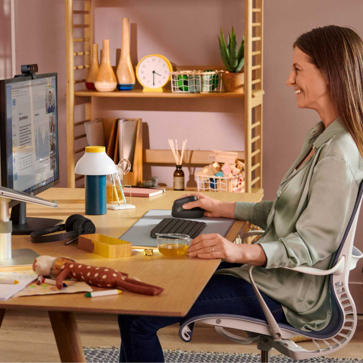 Мышь беспроводная Logitech LIFT GRAPHITE (400-4000